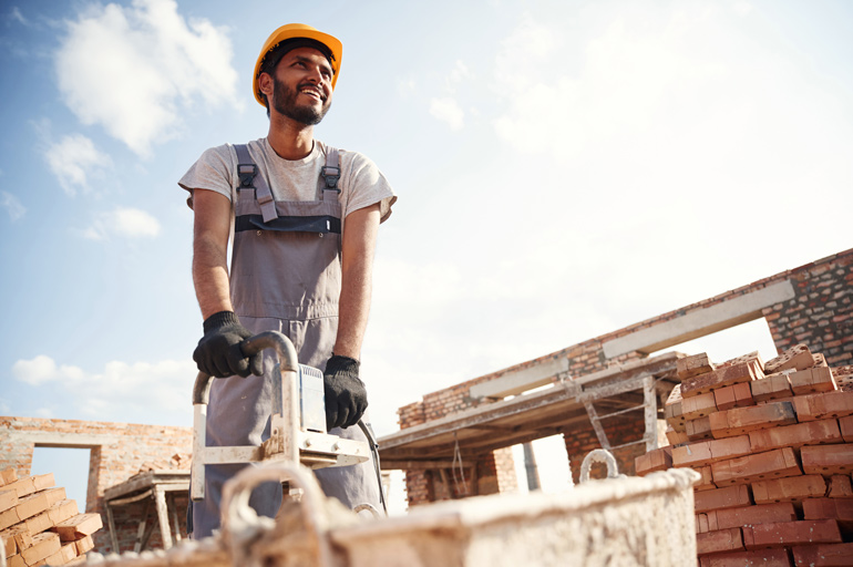 Por que alugar equipamentos para sua obra é mais vantajoso que comprar?
